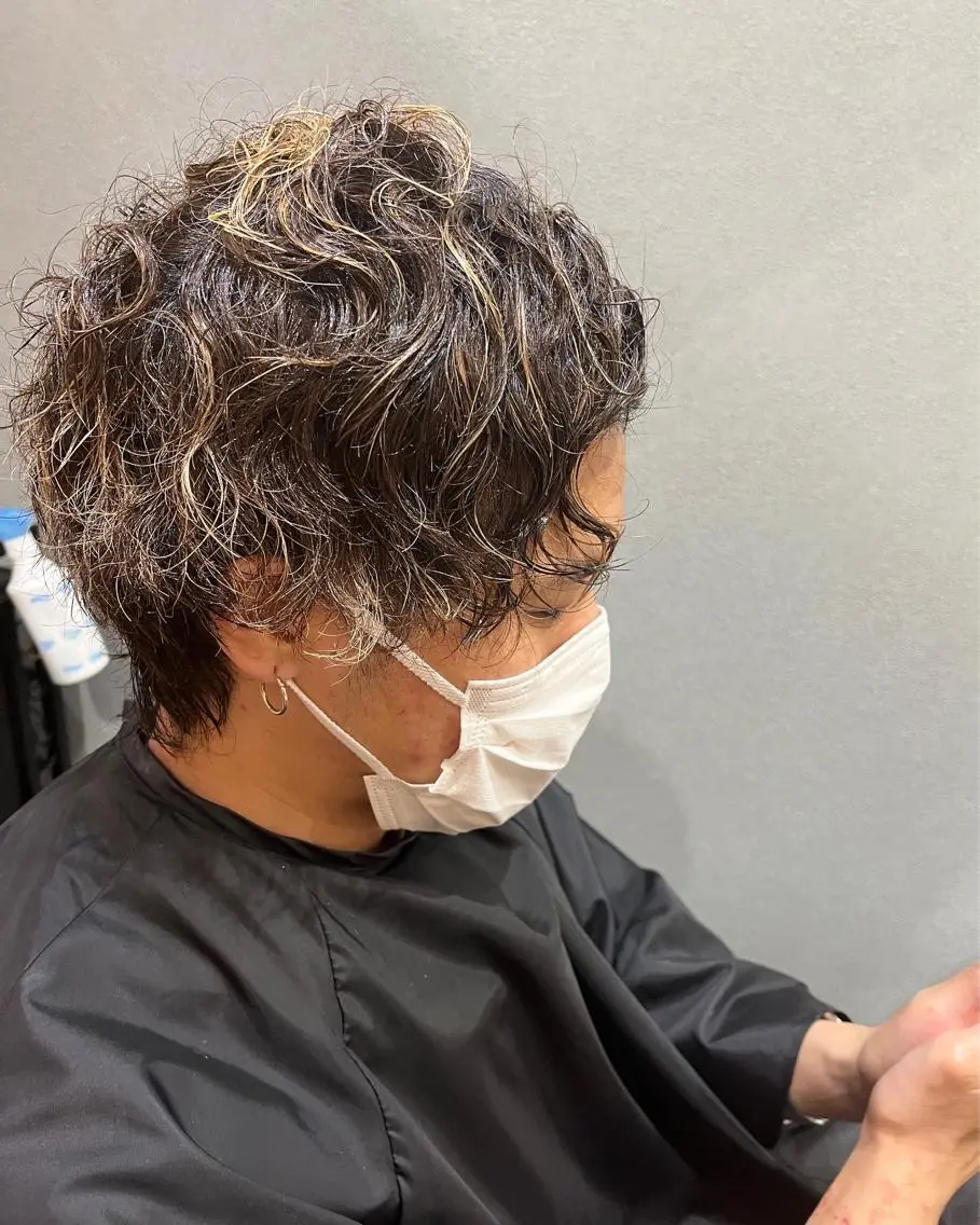 ショート カラー パーマ ヘアアレンジ メンズ キッズ ネイル マツエク・マツパ アイブロウ マッシュウルフ マッシュ メンズパーマ メンズウルフカット 眉カラー 久木原 ゆりのヘアスタイル