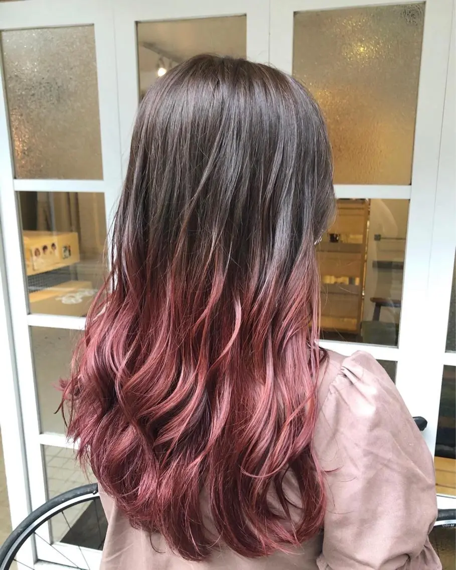 ロング カラー ダークグレー グラデーションカラー ピンクカラー カット ヘアカラー 西村 有紗のヘアスタイル