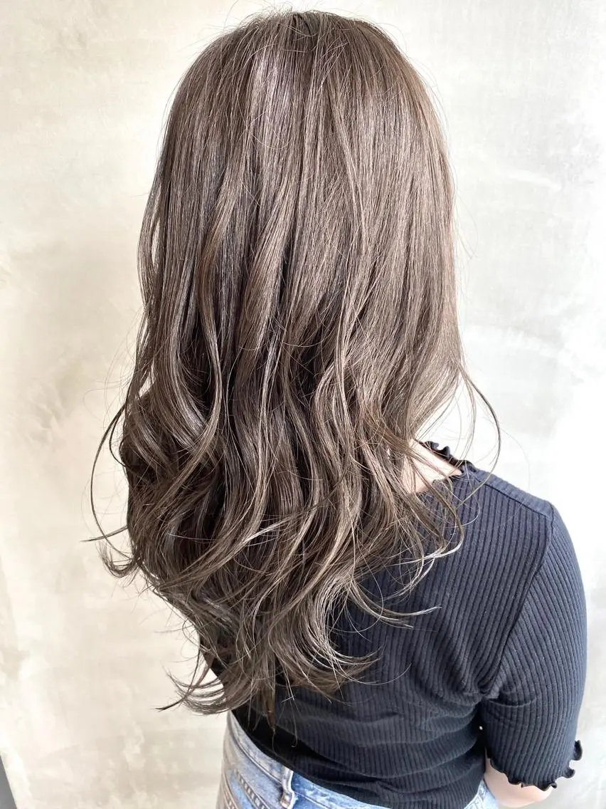 セミロング カラー ヘアアレンジ ネイル マツエク・マツパ 透明感カラー ハイライトカラー 外国人風カラー ハイライト 外ハネヘア 夜23時まで予約🉑 reverieあきらのヘアスタイル