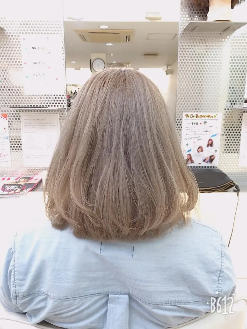 ショート カラー ベージュカラー ブリーチ ミルクティーベージュ 相武台ショート特化 💐川崎希💐のヘアスタイル