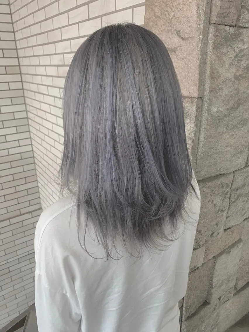 カラー ブリーチ シルバー オージュアソムリエ DAIKI⭐️のヘアスタイル