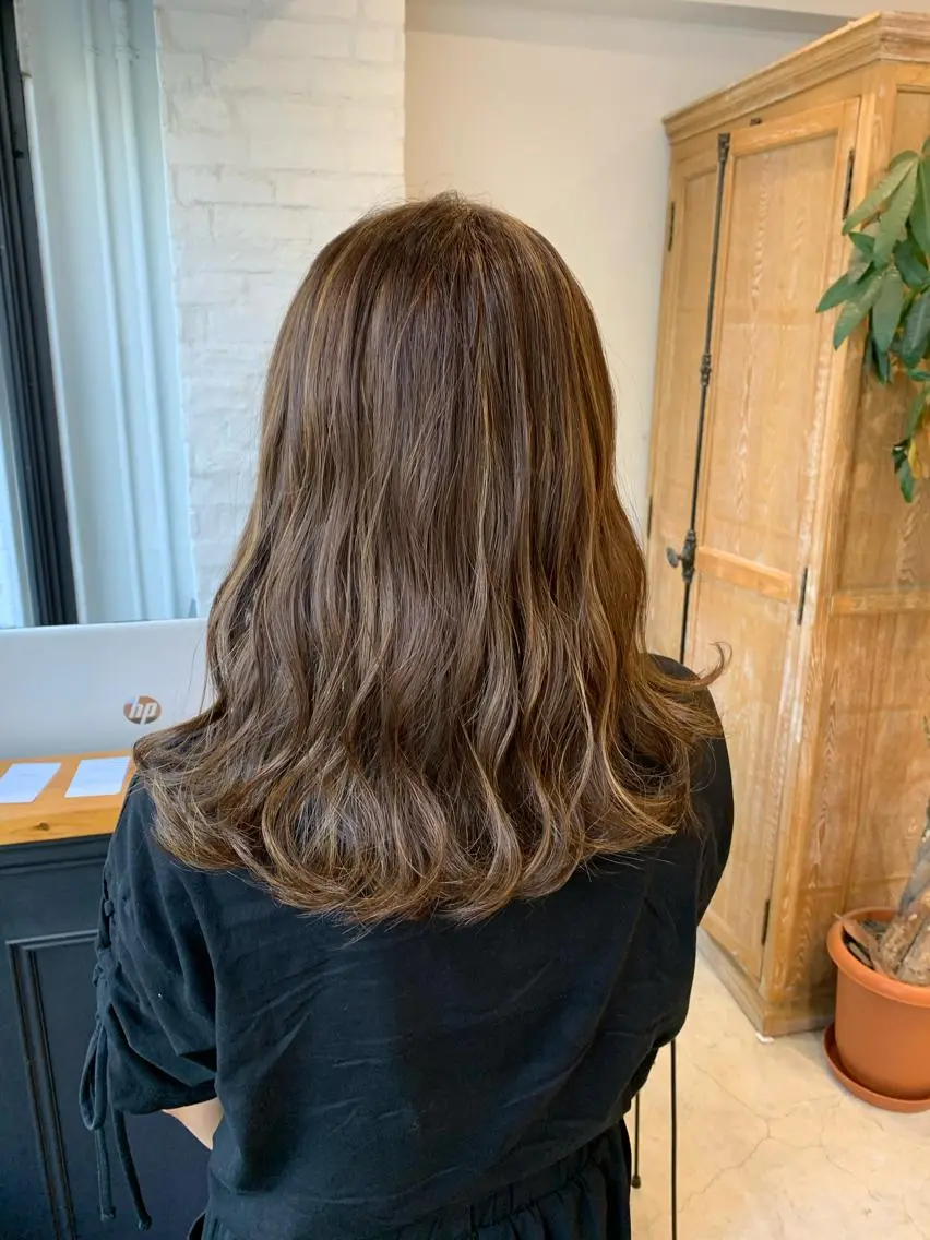 セミロング カラー しんぼり なおみのヘアスタイル