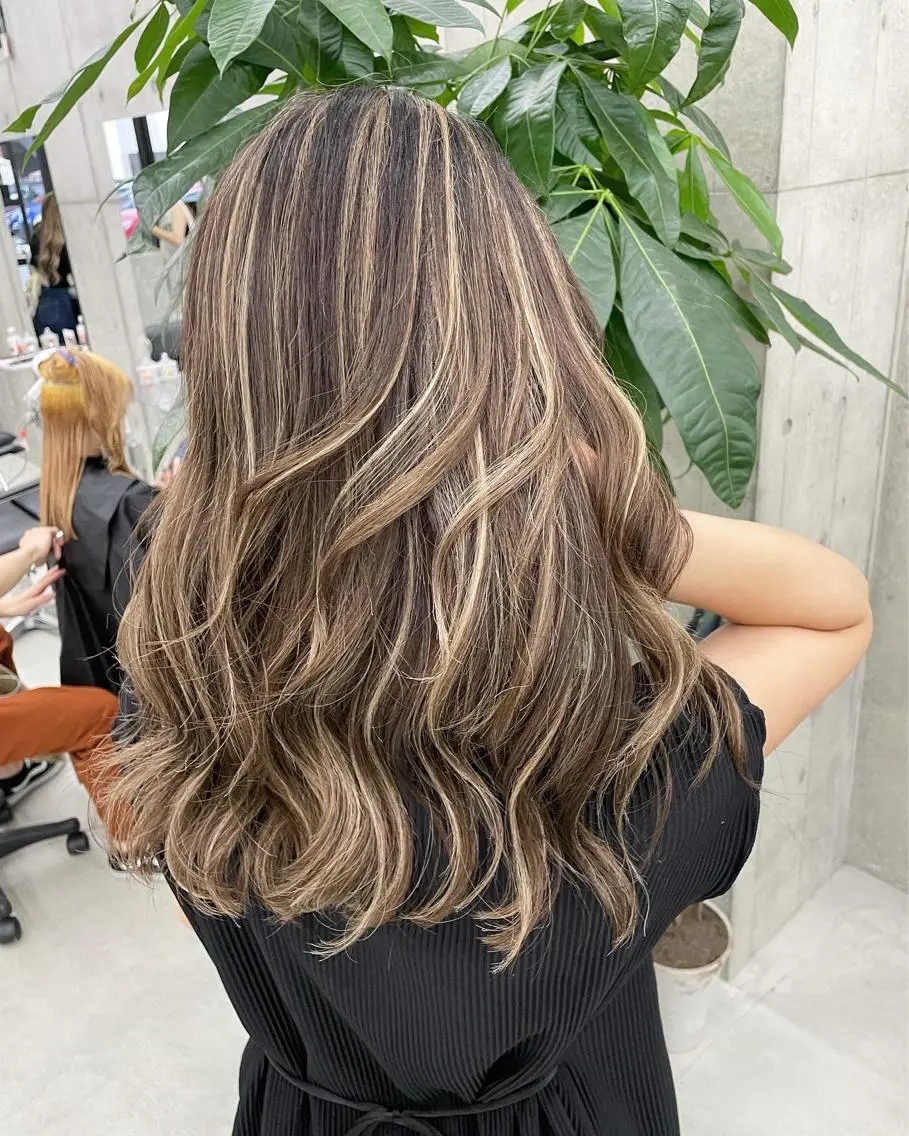 セミロング 手島 カミラのヘアスタイル