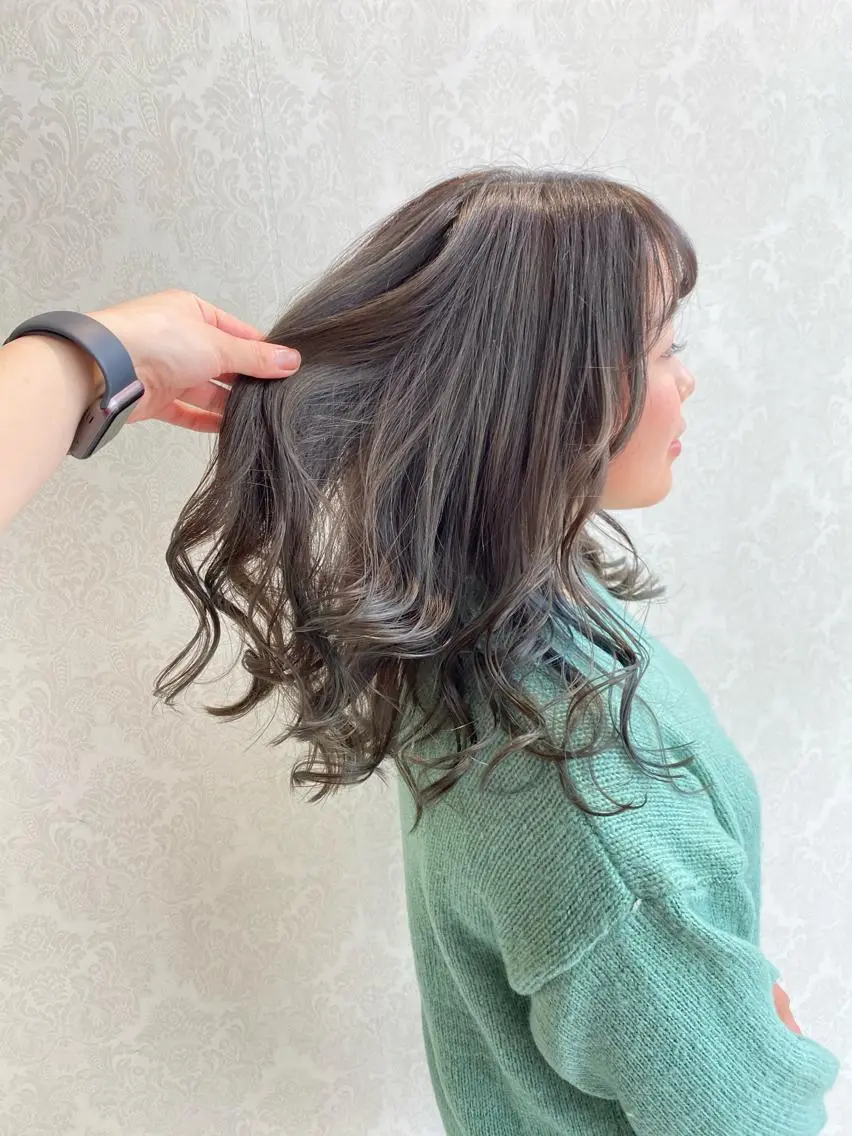 セミロング カラー グレージュ オリーブグレージュ オリーブグレー デザインカラー✨新倉 佑奈のヘアスタイル