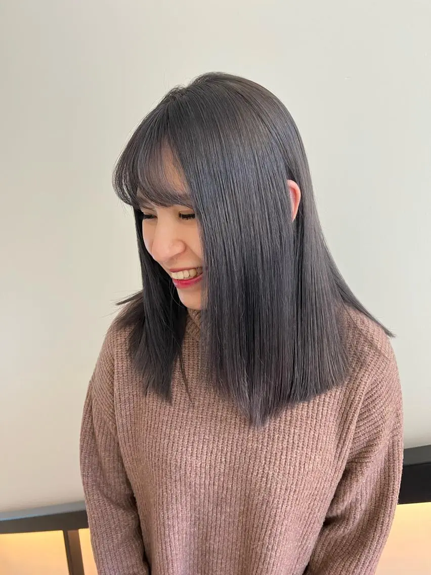 セミロング カラー ブリーチ ネイビーカラー 顔周りカット/透明感 カラー✂️MEIのヘアスタイル