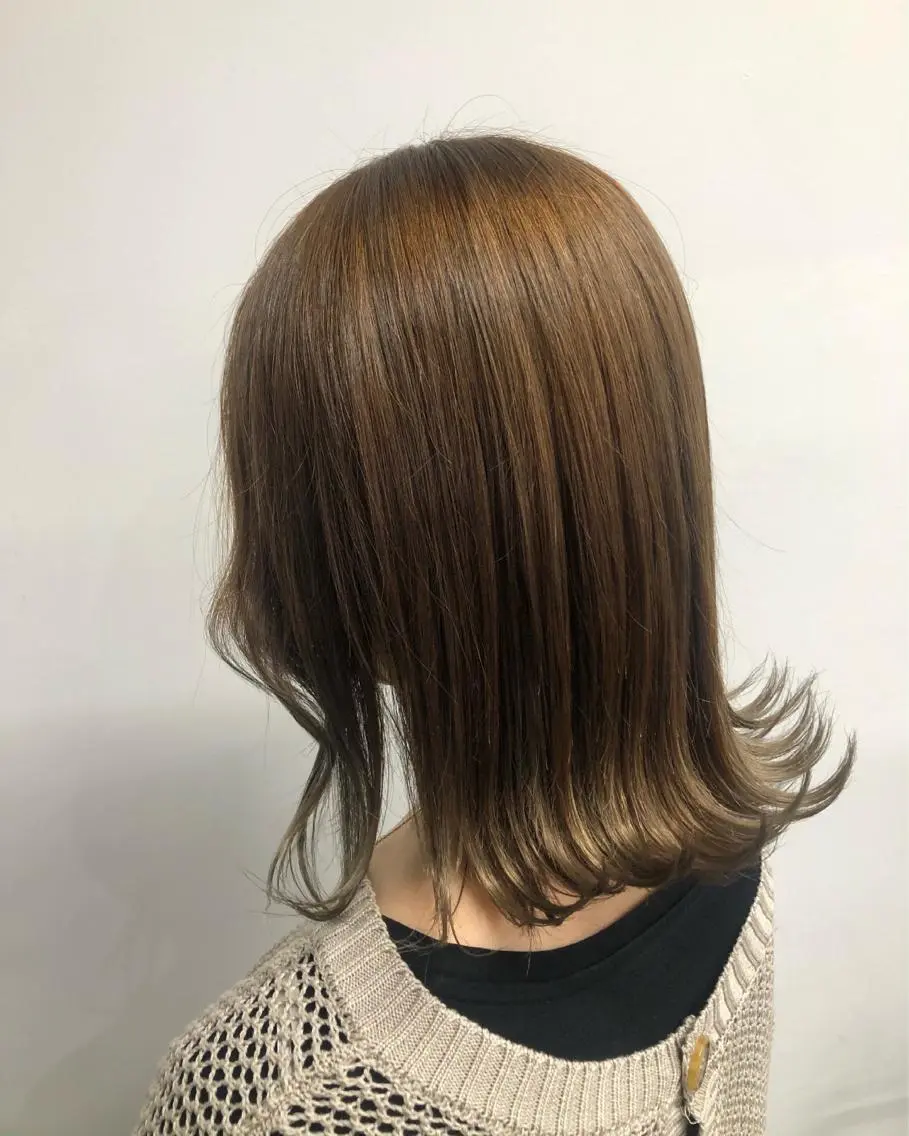 ミディアム 寒色/ベージュヘア ブリーチありMiOのヘアスタイル