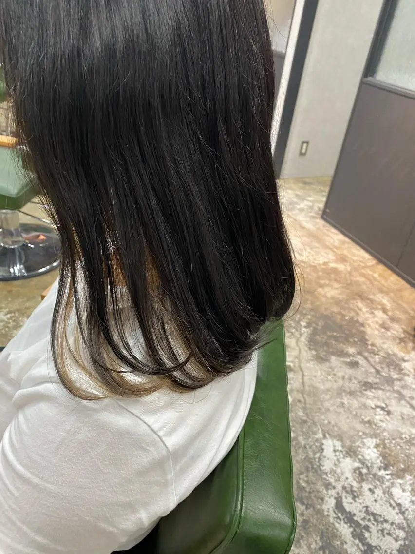 セミロング カラー ベージュカラー 黒髪 インナーカラー 米林 遼のヘアスタイル