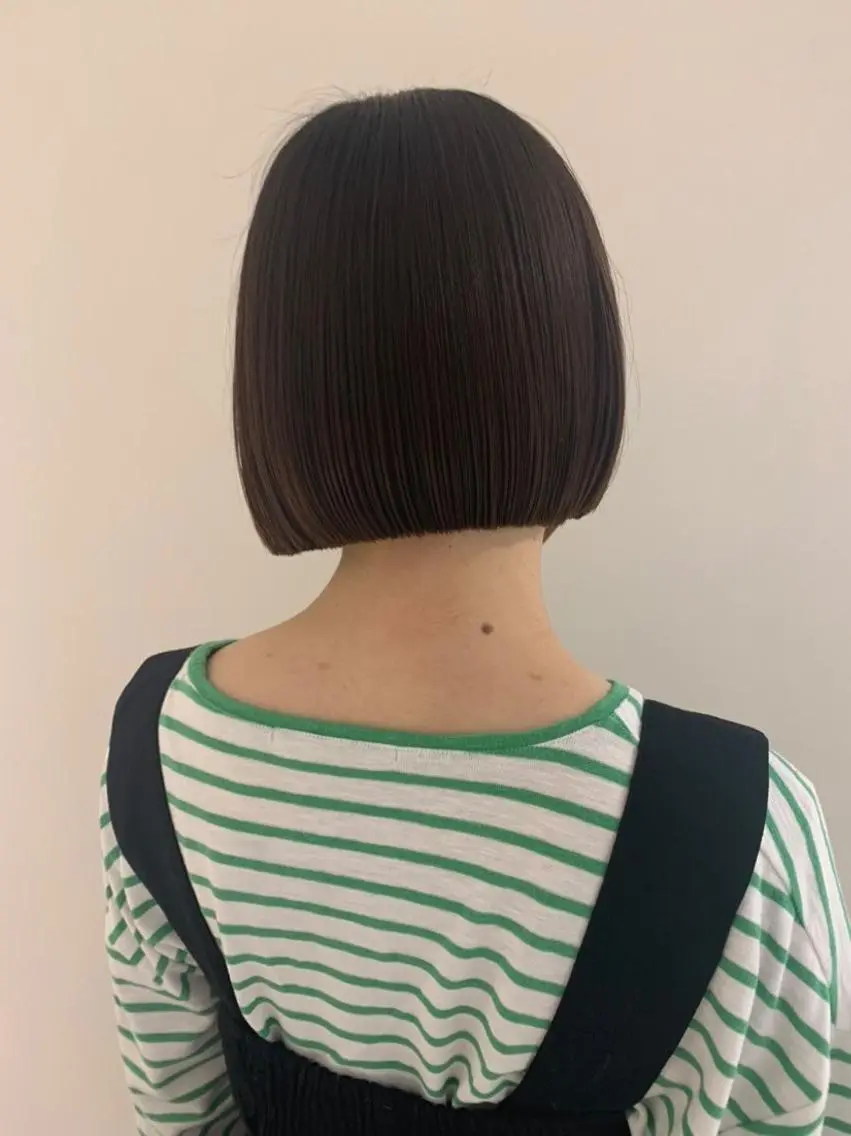 ショート oma　袮次金 鈴香のヘアスタイル