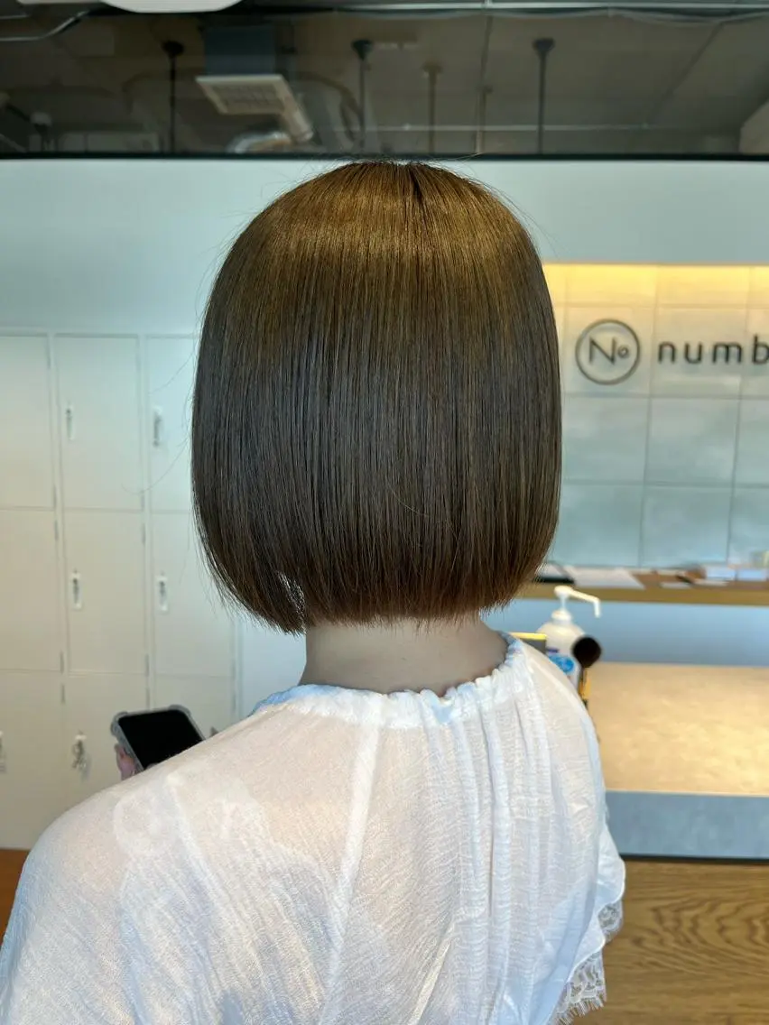 ショート 切りっぱなしボブ ボブ カット ヘアカラー トリートメント Number CHIHIROのヘアスタイル
