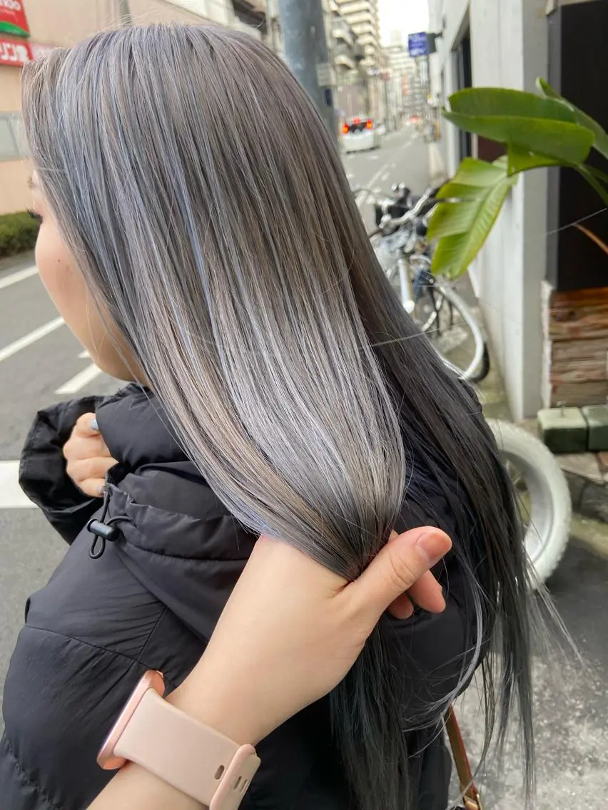 カラー 西田 莉緒のヘアスタイル