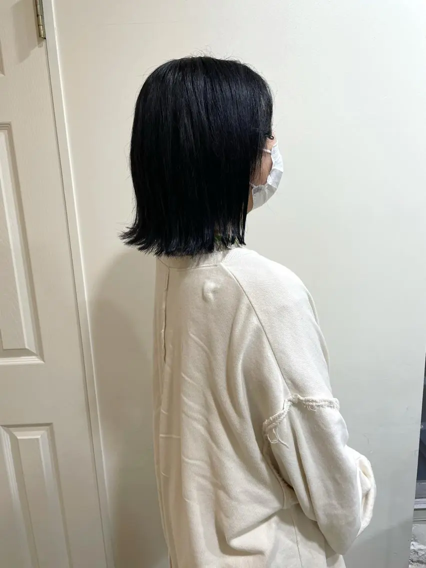 ミディアム カラー ブルーカラー ネイビーカラー MIOベージュカラー 柔らかいカラーのヘアスタイル