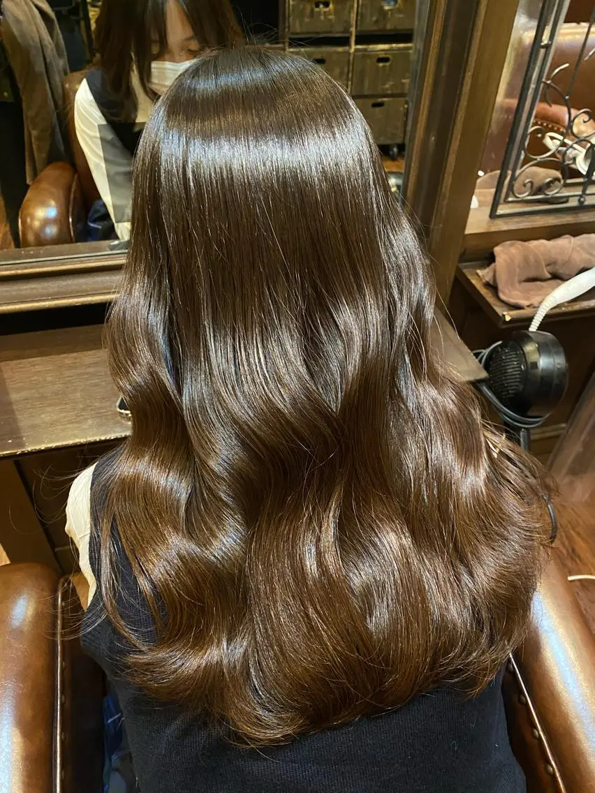ロング 縮毛矯正 ブリーチカラー⸜♡⸝ クルミ🐍のヘアスタイル