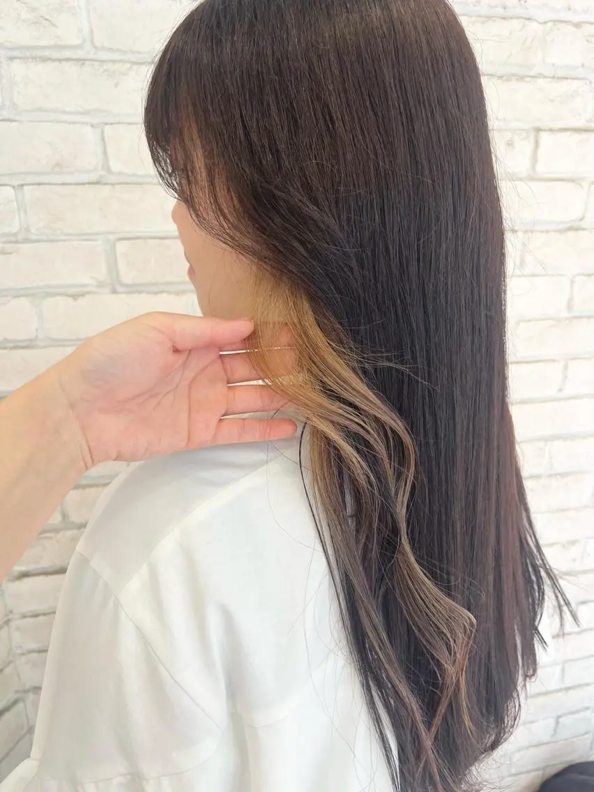 ロング カラー ハイトーンカラー シールエクステのヘアスタイル