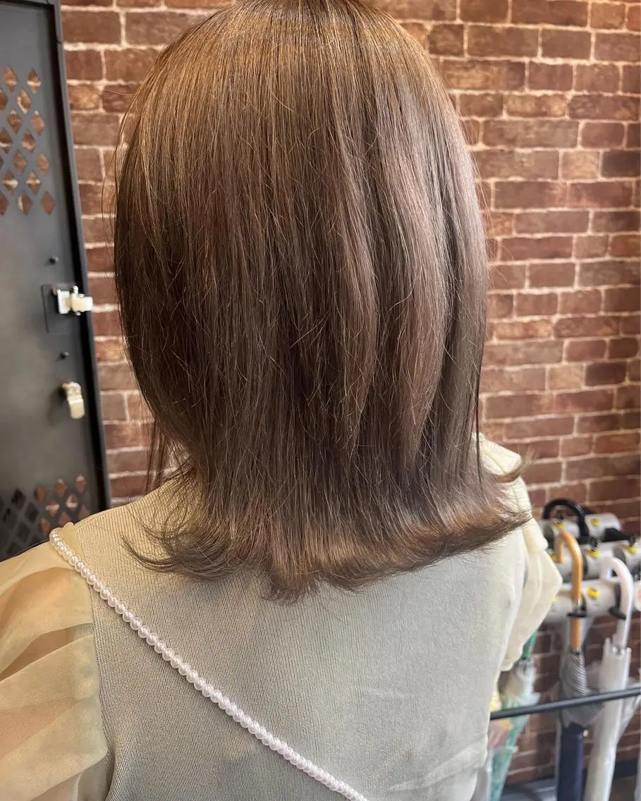 セミロング カラー パーマ ヘアアレンジ メンズ キッズ ネイル マツエク・マツパ アイブロウ メンズパーマ セミロングパーマ ブラウンカラー ケアカラー 透明感カラー 久木原 ゆりのヘアスタイル