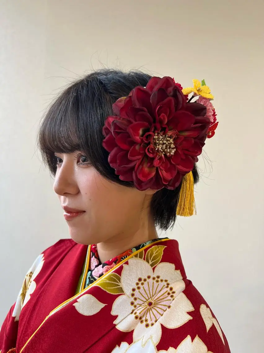ショート ヘアアレンジ 成人式 卒業式のヘアスタイル bh.maara デザイン／ハイトーンのヘアスタイル