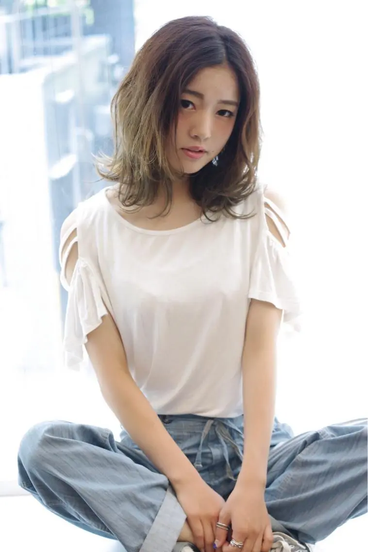 ミディアム カラー グラデーションカラー イルミナカラー 伸ばしかけ 外ハネヘア 松田 光雄のヘアスタイル