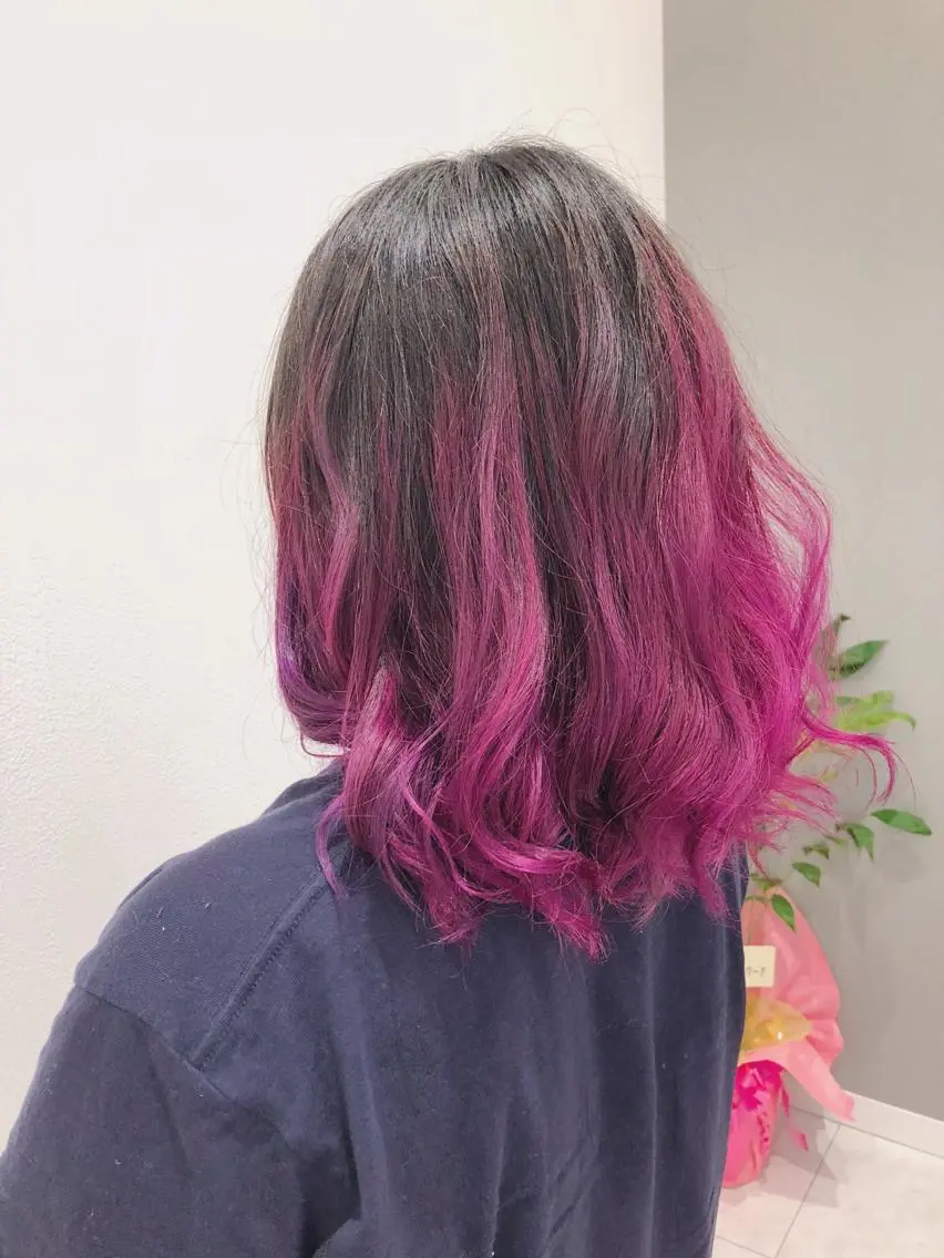 ミディアム パープルカラー 岸 保奈美のヘアスタイル