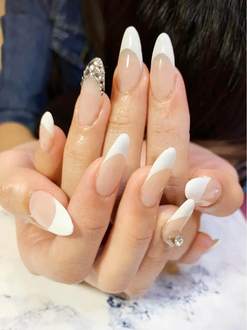 ネイル フレンチネイル ストーンネイル Adite nailのネイルデザイン