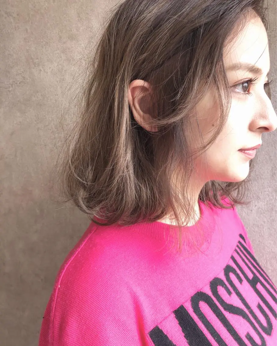 ミディアム カラー 顔周りレイヤーカット ブリーチminamiのヘアスタイル