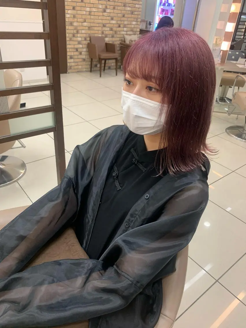 ミディアム カラー 羽エクステ🪽 🤍まき🤍のヘアスタイル