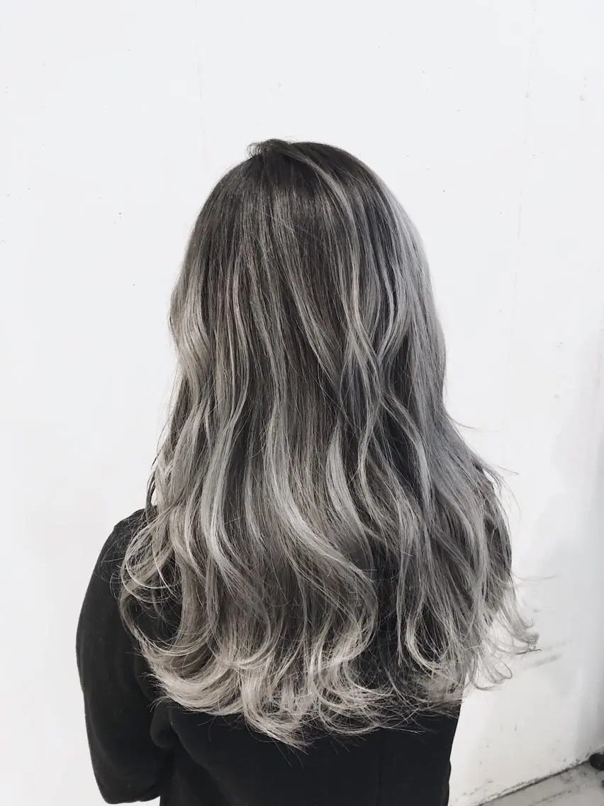 セミロング カラー パーマ ヘアアレンジ バレイヤージュ レイヤーカット カット ヘアカラー トリートメント 【ツヤ髪美容師】 ツダケイスケのヘアスタイル