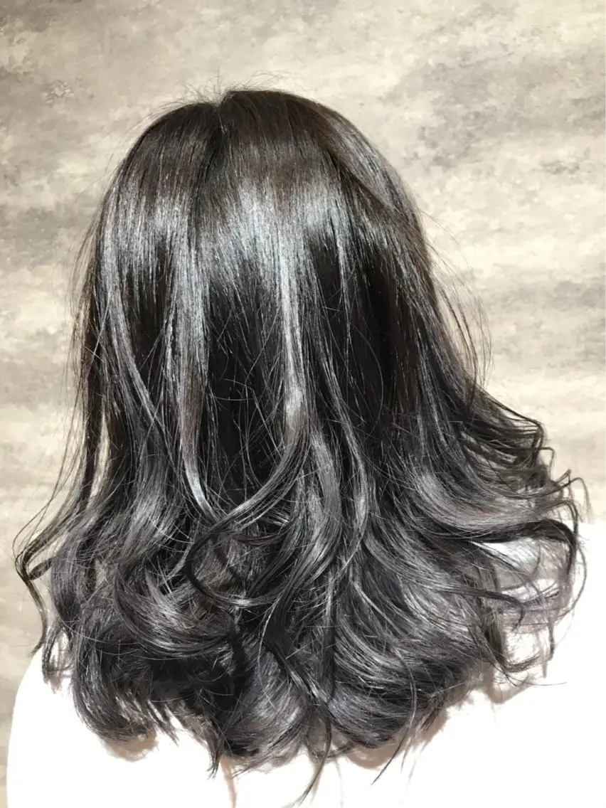 ミディアム カラー シルバー Blanco Color&Careのヘアスタイル