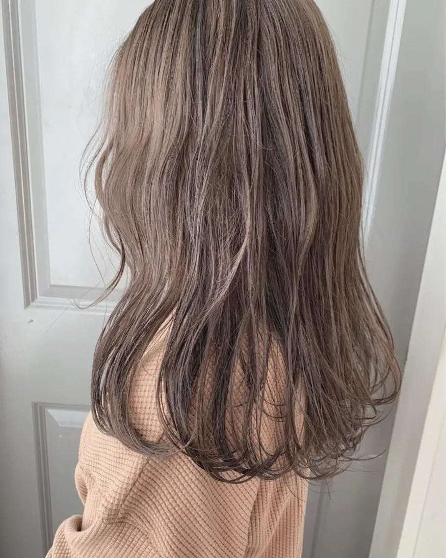 ロング カラー パーマ ヘアアレンジ メンズ キッズ ネイル マツエク・マツパ グレージュ ミルクティーグレージュ 古賀 侑磨のヘアスタイル