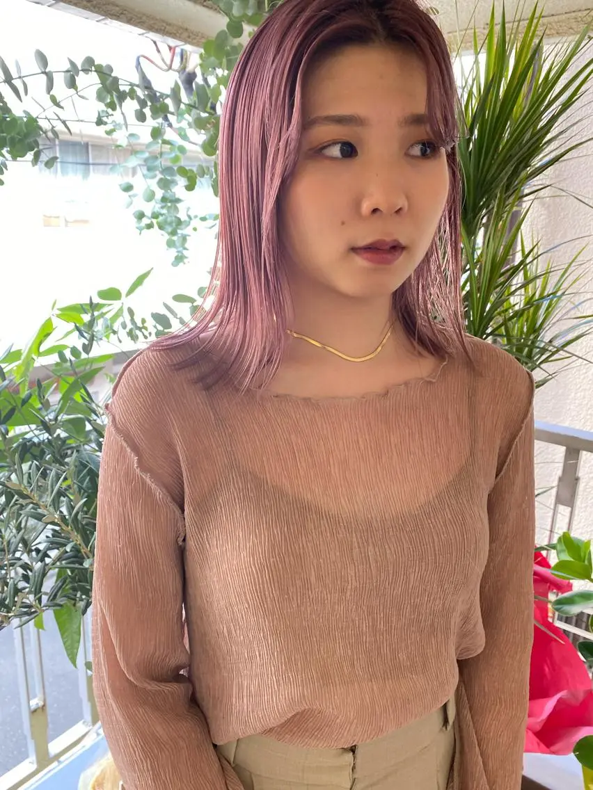 ミディアム カラー 顔周りレイヤーカット ブリーチminamiのヘアスタイル