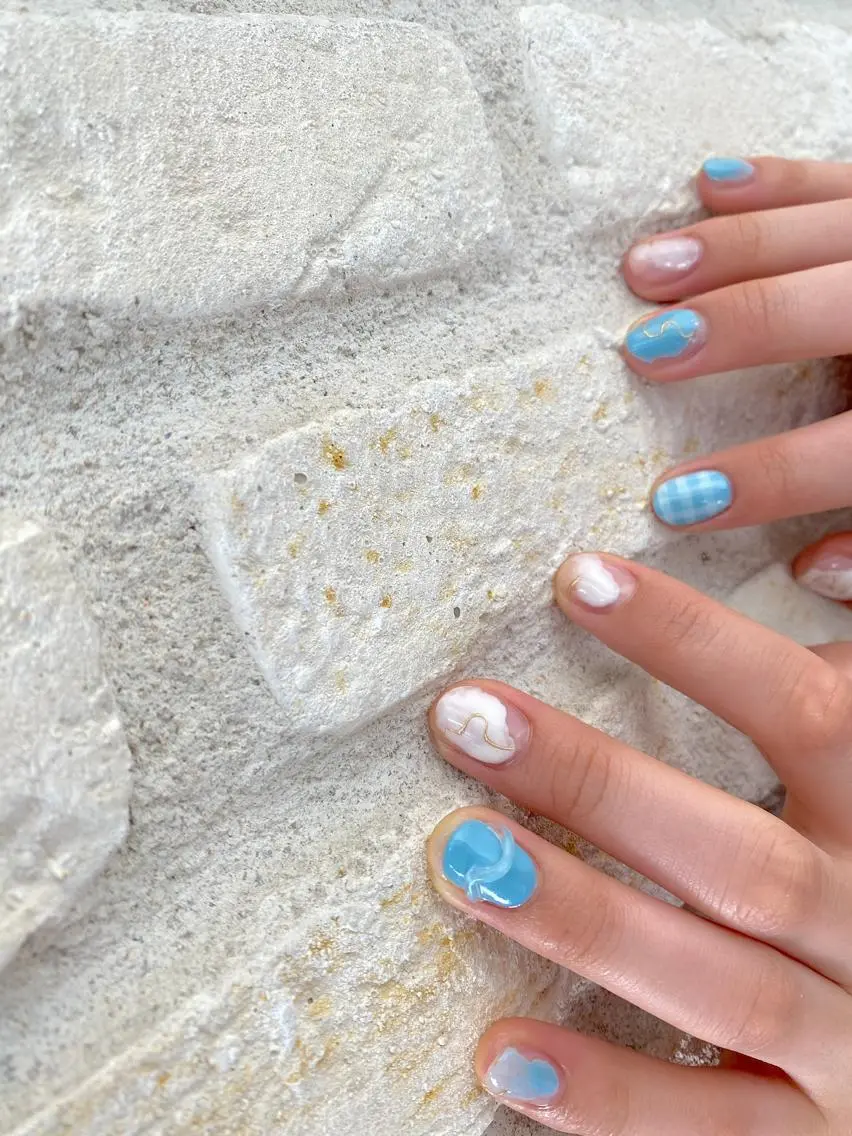 ネイル アートネイル ブルー 入学式 長さ出し フレンチネイル ハンドネイル ハンドケア Lililas💎 リリラースのネイルデザイン