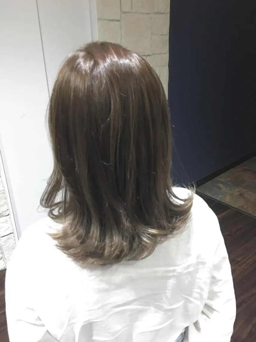 セミロング カラー グレージュ 川合 勇気のヘアスタイル
