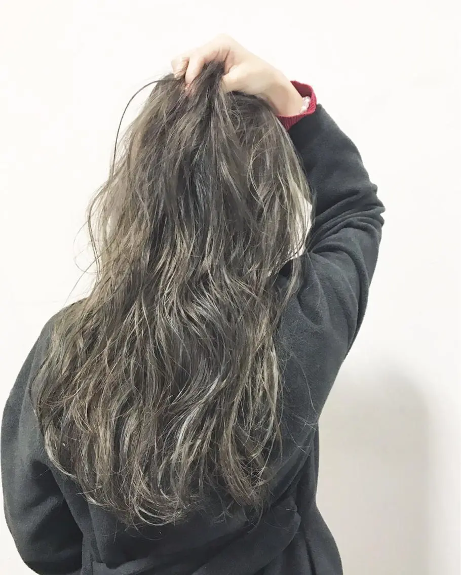 ロング アッシュ ハイライト 中野 恵脩のヘアスタイル