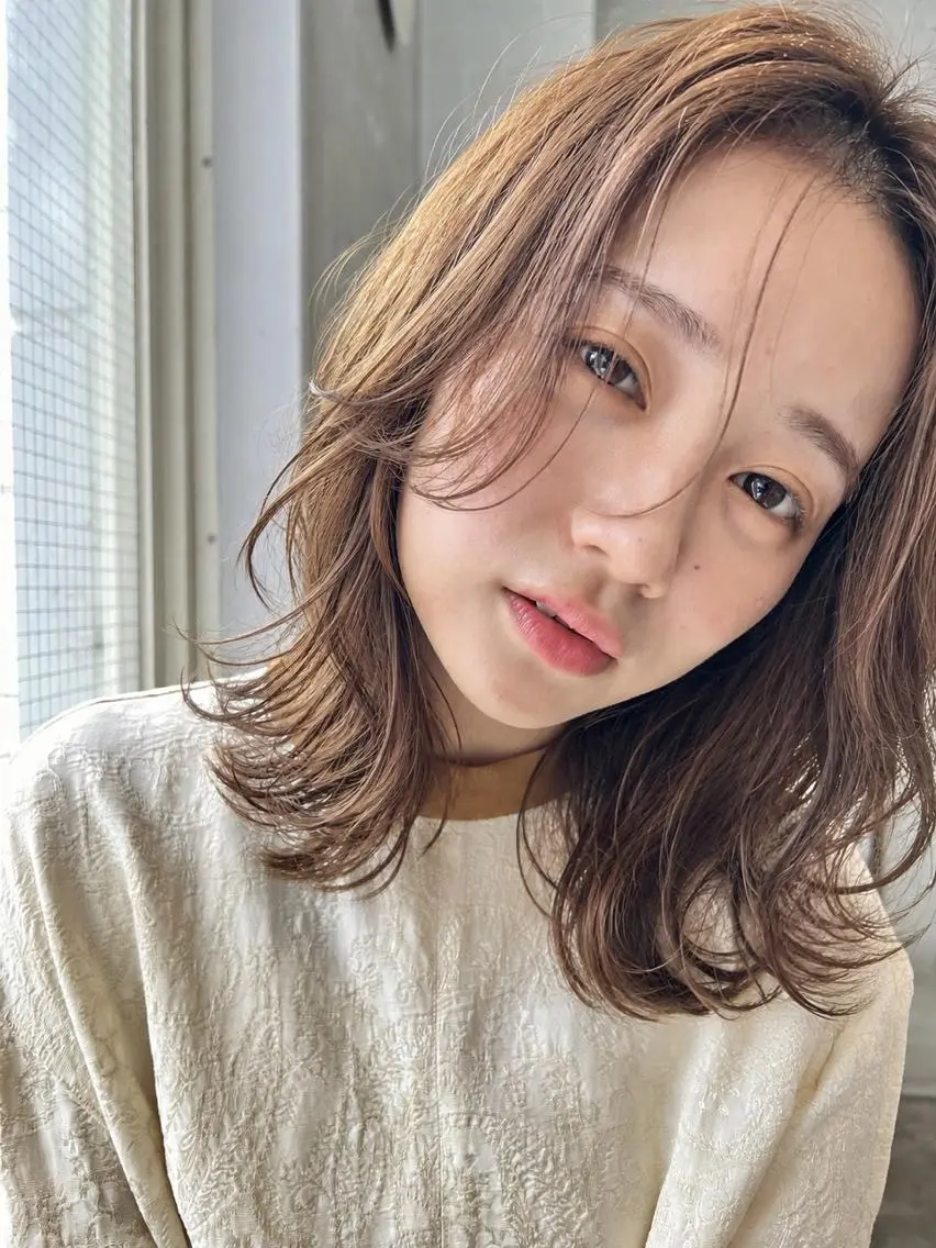 カラー ベージュカラー 透明感カラー ミルクティーベージュ カット ヘアカラー LoRE hairのヘアスタイル