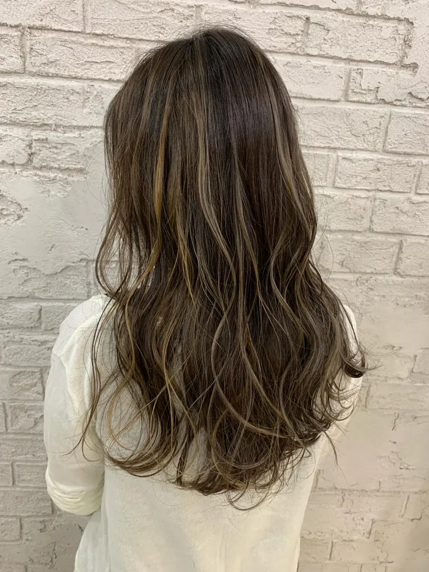 ロング ハイライト 🇺🇸ハイライト特 化美容師🇺🇸漆沢のヘアスタイル