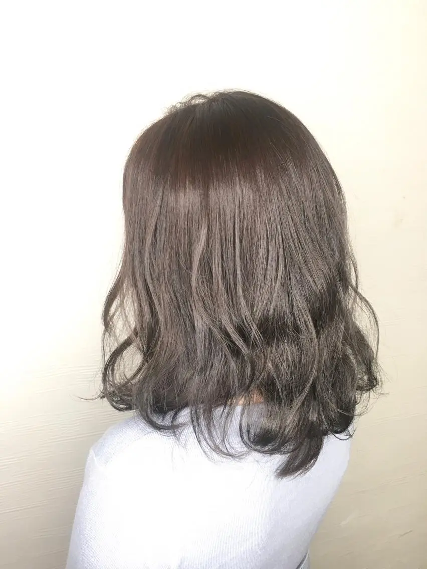 ミディアム カラー ヘアアレンジ グレージュ ラベンダーカラー ラベンダーグレージュ ラベンダーグレー 🧶ブリーチカラー TERU🧶のヘアスタイル