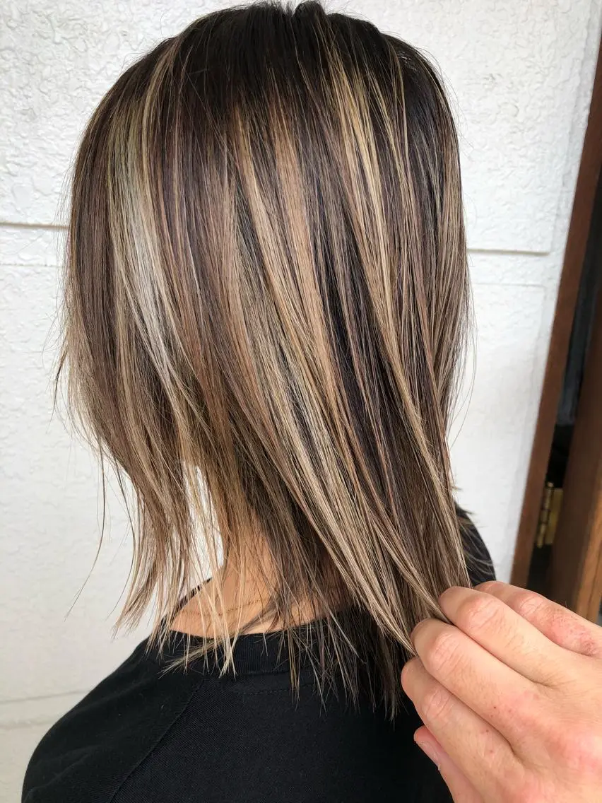 ミディアム カラー ハイライトカラー 3Dハイライト ハイライト ヘアカラー レイヤーカット匠 イソザキノリユキのヘアスタイル