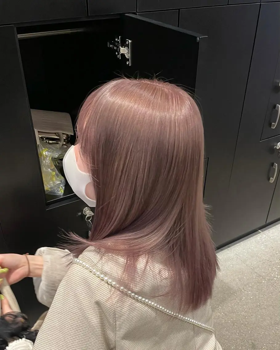 セミロング カラー ヘアアレンジ ベージュカラー ブリーチ ピンクカラー ピンクベージュ 🧸ハイトーン🧸 ゆっきー🧸のヘアスタイル