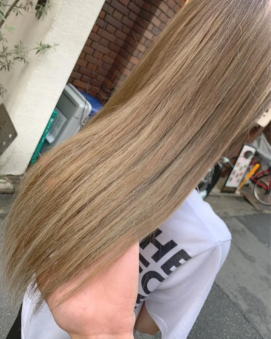 セミロング カラー ヘアカラー トリートメント 西村あきや トレンド韓国ヘアのヘアスタイル