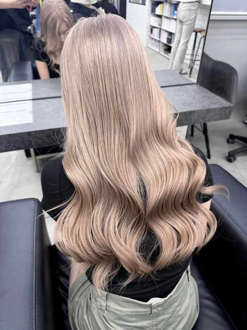 カラー ロング ベージュカラー ダブルカラー ハイトーンカラー ミルクティーベージュ ヘアカラー 渋谷ハイトーン/ 髪質改善/梨緒💜のヘアスタイル
