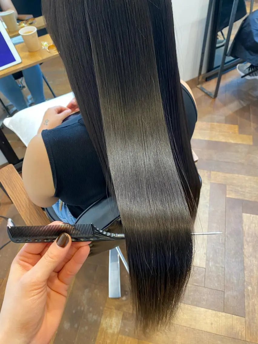 ロング カラー トリートメント 顔まわりカット✨艶髪 ✨髪質改善✨伴響佳のヘアスタイル