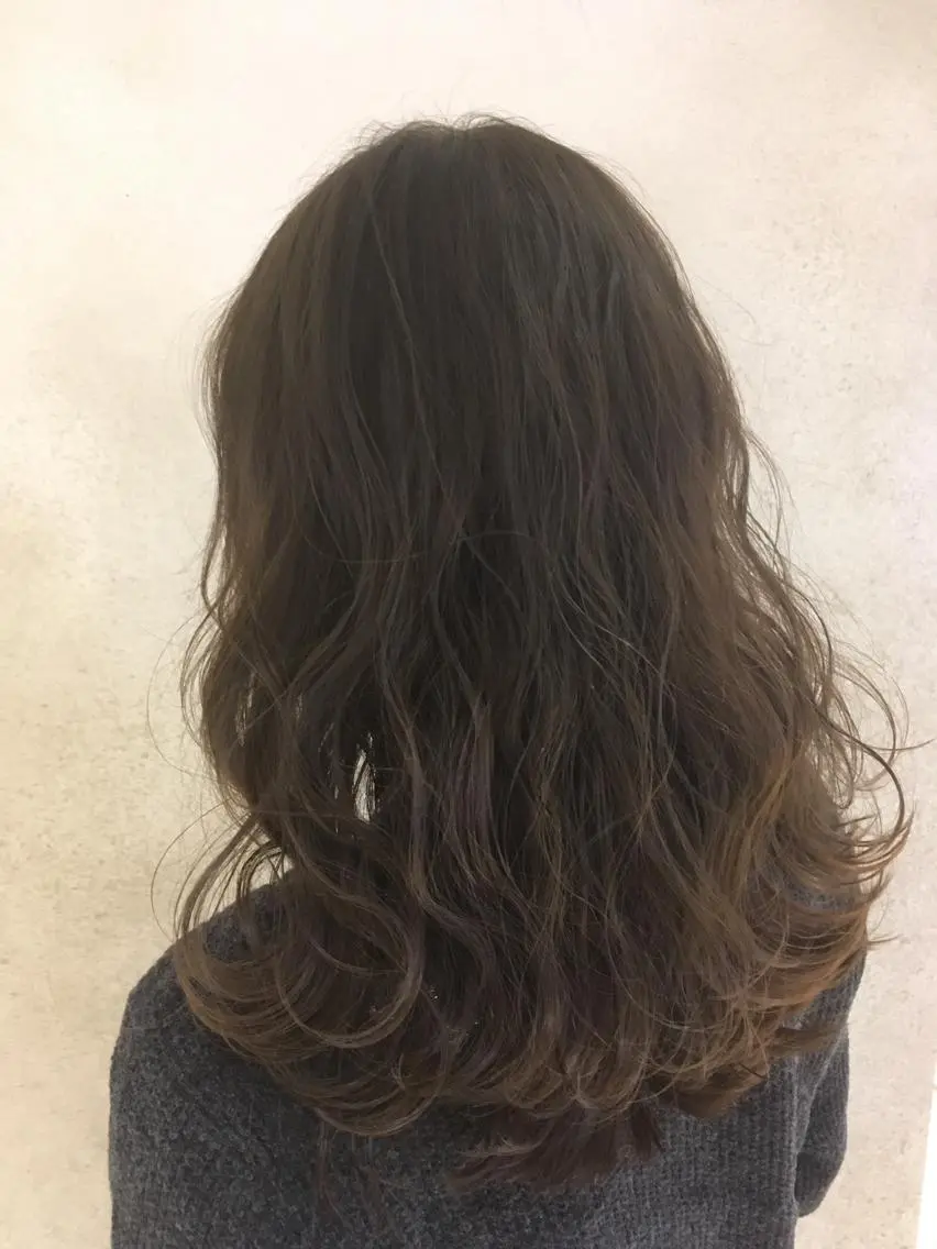 ロング カラー アッシュ 透明感カラー カット ヘアカラー 吉村 絢乃のヘアスタイル