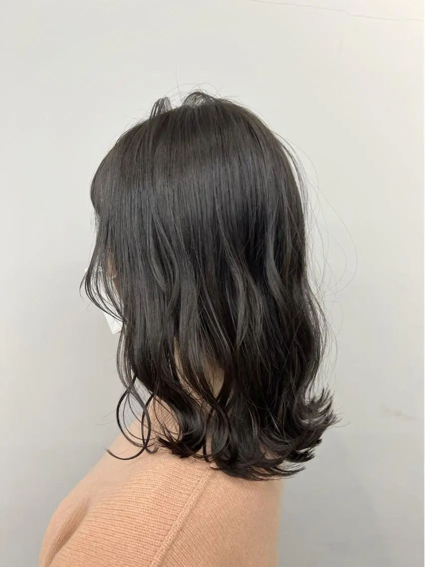 ミディアム カラー イルミナカラー シルバー スターダスト 代表　YUKI ☆のヘアスタイル