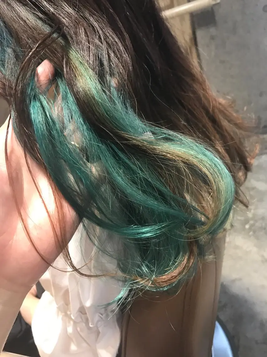 セミロング カラー パーマ ヘアアレンジ メンズ キッズ ネイル マツエク・マツパ ダブルカラー グリーン サロンドミルク 原宿のヘアスタイル
