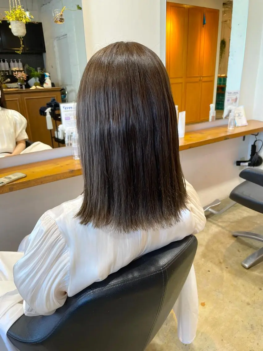 ミディアム カラー カット ヘアカラー トリートメント MIOベージュカラー 柔らかいカラーのヘアスタイル