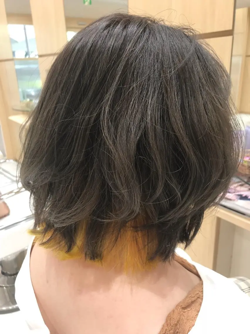 ミディアム ミディアムレイヤー イエローカラー レイヤーカット N.取扱いサロン🌼 Airswarm小林のヘアスタイル