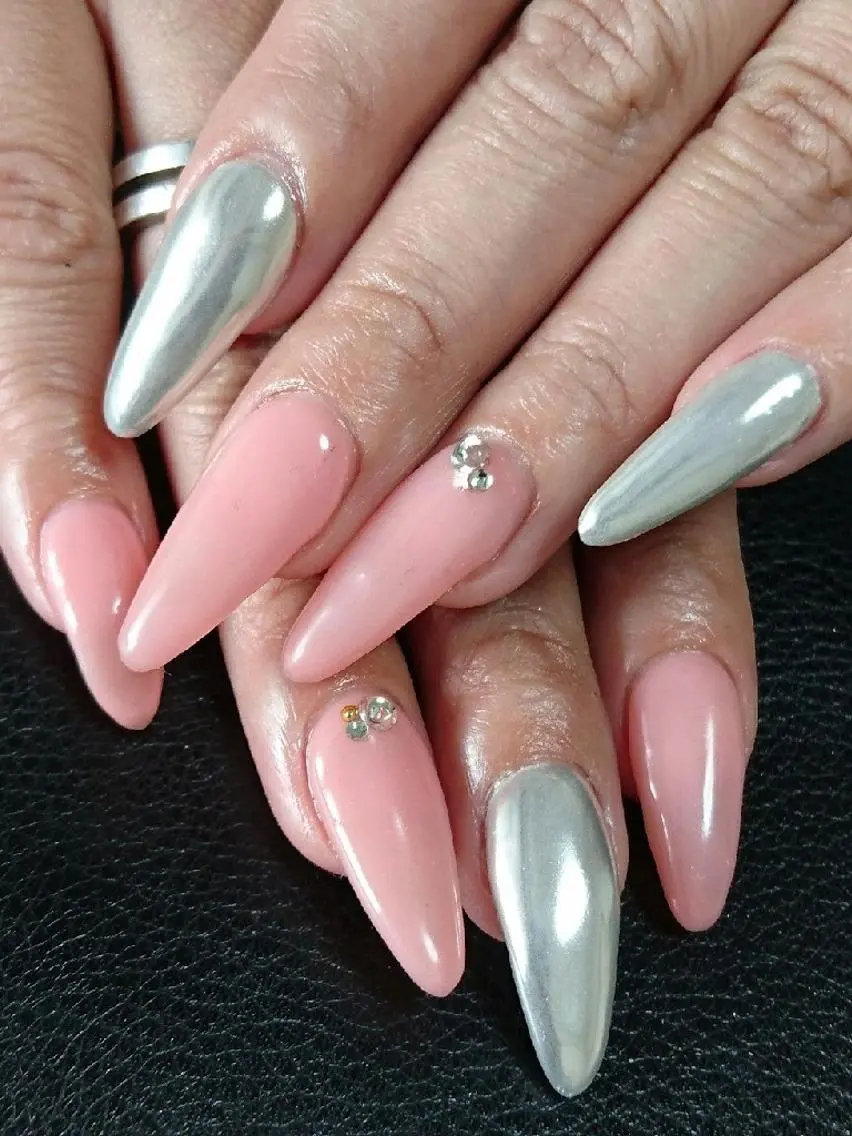 ネイル ミラーネイル スカルプネイル Lilith Nailのネイルデザイン
