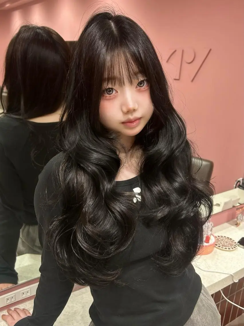 ロング カラー ベージュカラー ブリーチ ブルーカラー ブルージュ 透明感カラー カット ヘアカラー トリートメント 表参道/ワンホンヘア SAAYA🖤のヘアスタイル