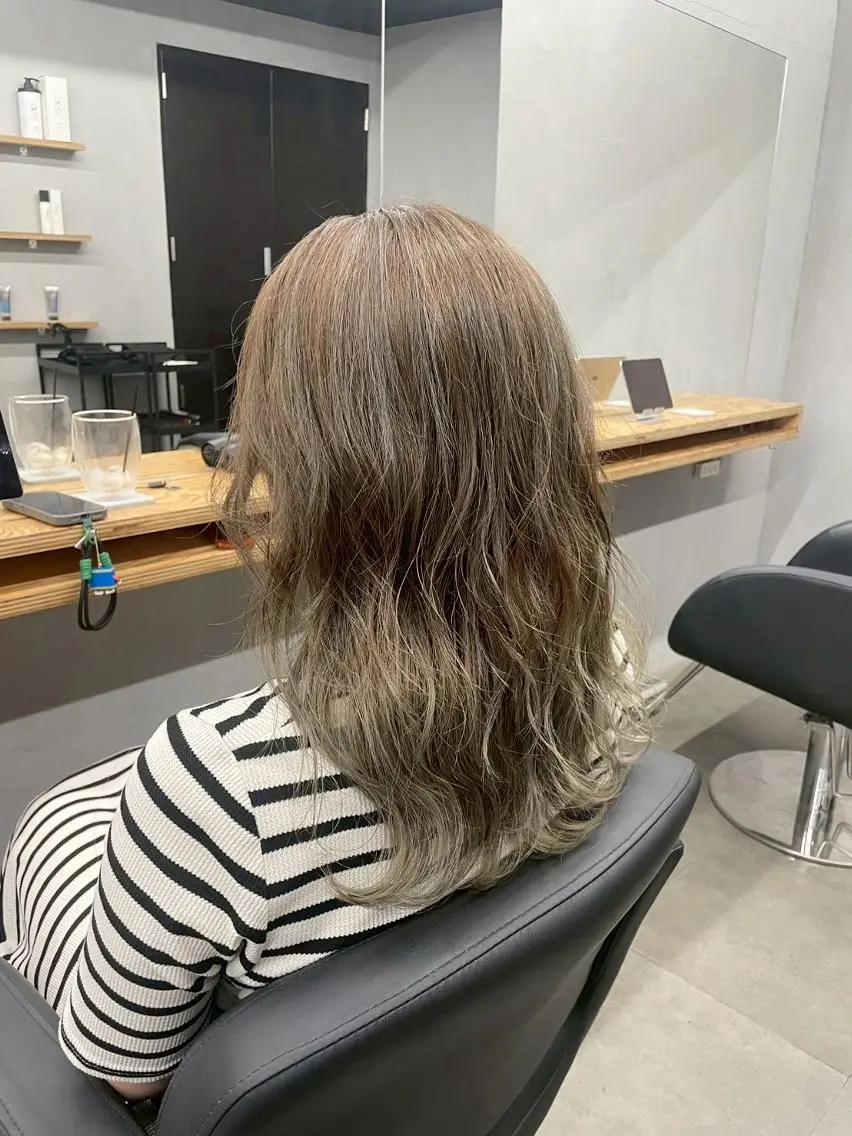 セミロング カラー N 【エヌ】のヘアスタイル