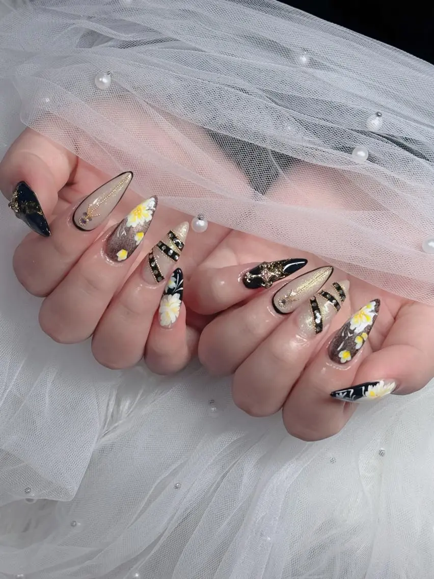 ネイル フレンチネイル ジェルネイル ハロウィン 韓国ネイル マグネットネイル ハンドネイル Hbaby nailのネイルデザイン