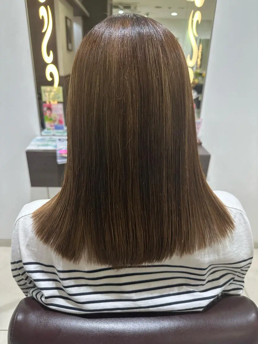 ミディアム 6/1空きあり🩷 艶々カラー🩷のヘアスタイル