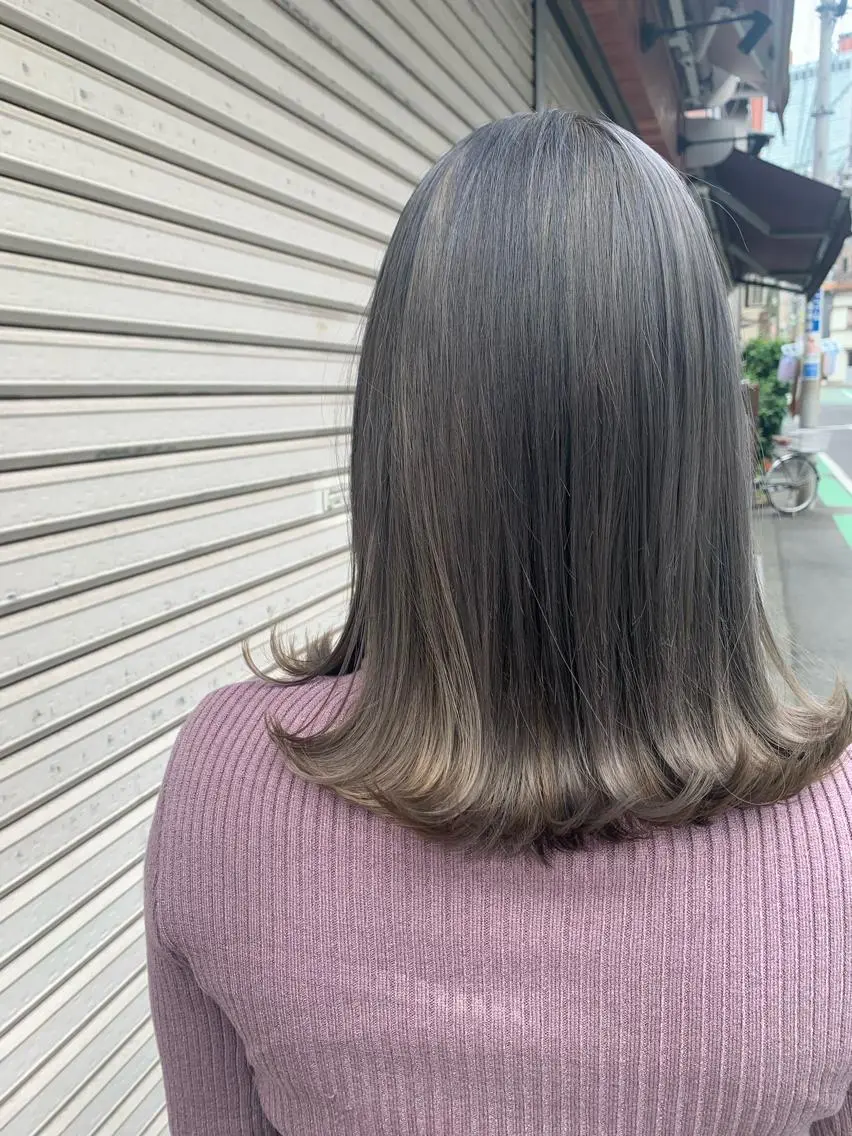 ミディアム カラー ブリーチ グレージュ シルバー シルバーグレージュ ヘアカラー 中目黒🌼 🌼ハナのヘアスタイル